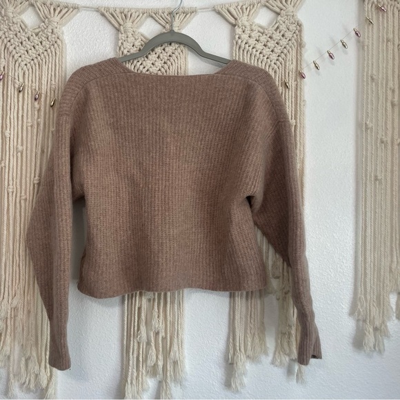 Aritzia babaton mondo sweater. Lightweight non-itchy Merino wool. Size X-Small - Picture 5 of 11